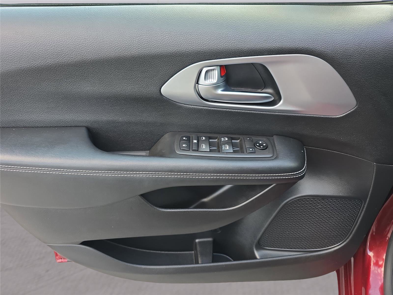 Used 2021 Chrysler Pacifica Touring w/ S Appearance Package image 17