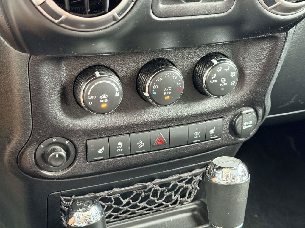 Used 2018 Jeep Wrangler Unlimited Sahara AWD/4WD image 19