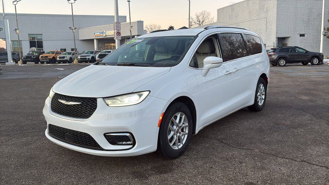 Used 2021 Chrysler Pacifica Touring-L image 6