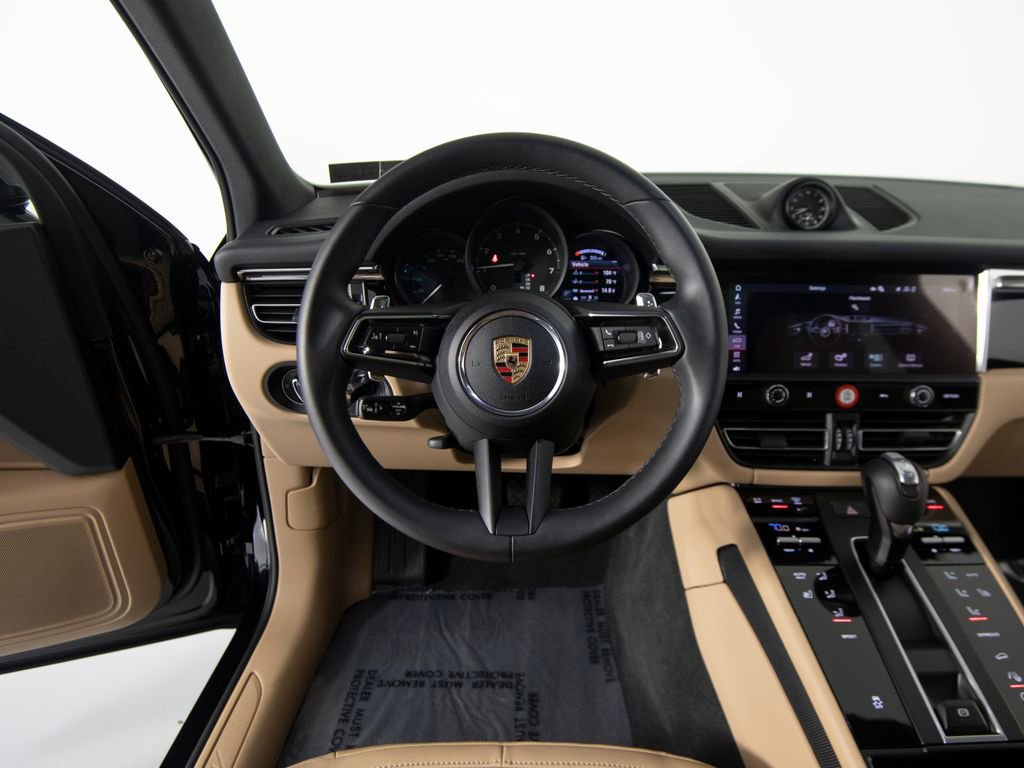 Certified 2025 Porsche Macan image 23