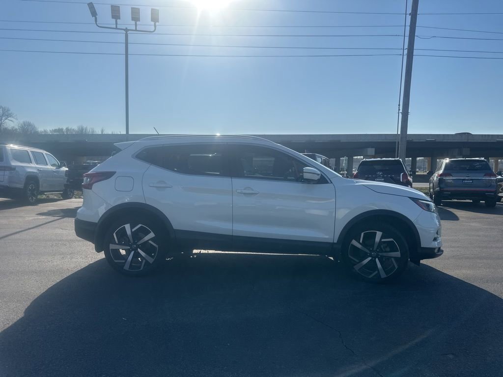 Used 2020 Nissan Rogue Sport SL w/ Premium Package image 4