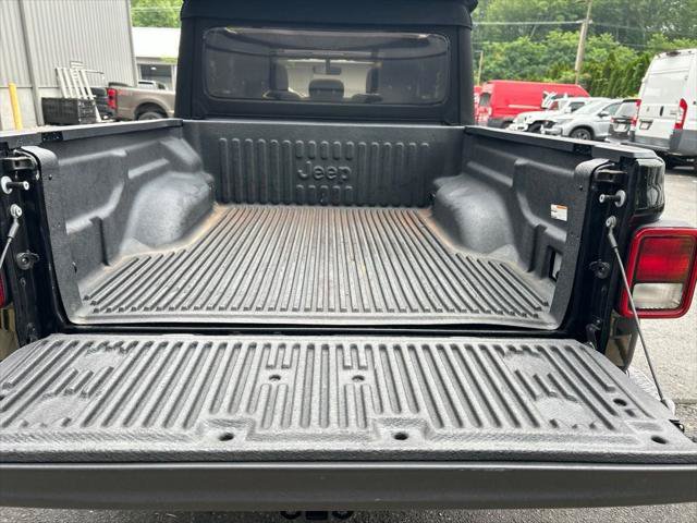 Certified 2022 Jeep Gladiator Overland w/ Trailer Tow Package AWD/4WD image 35