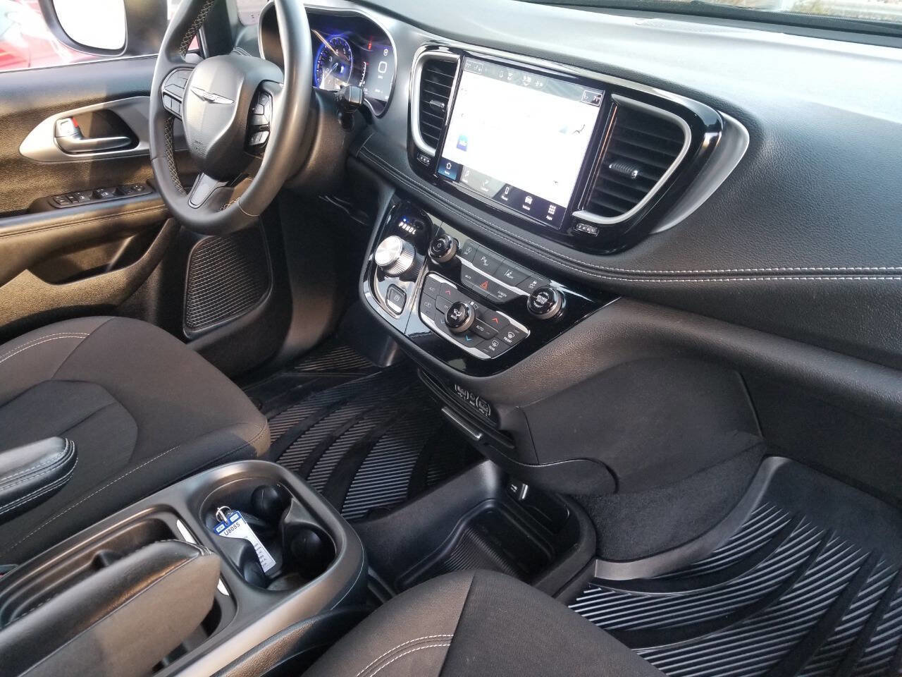 Certified 2023 Chrysler Pacifica Touring image 14