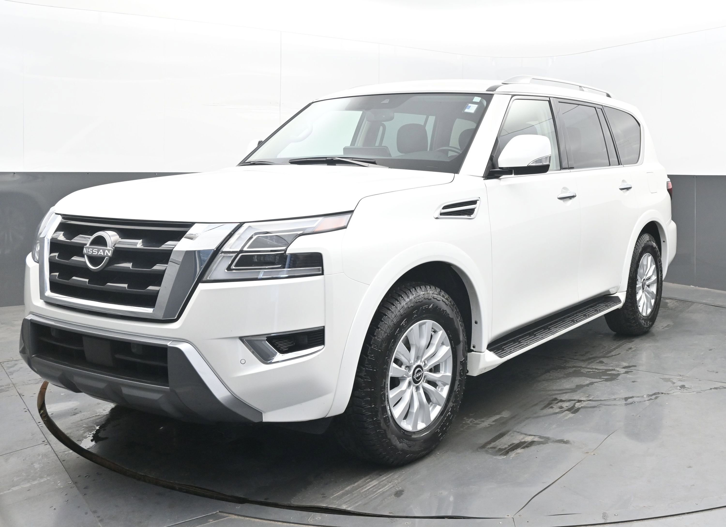 Certified 2024 Nissan Armada SV image 3