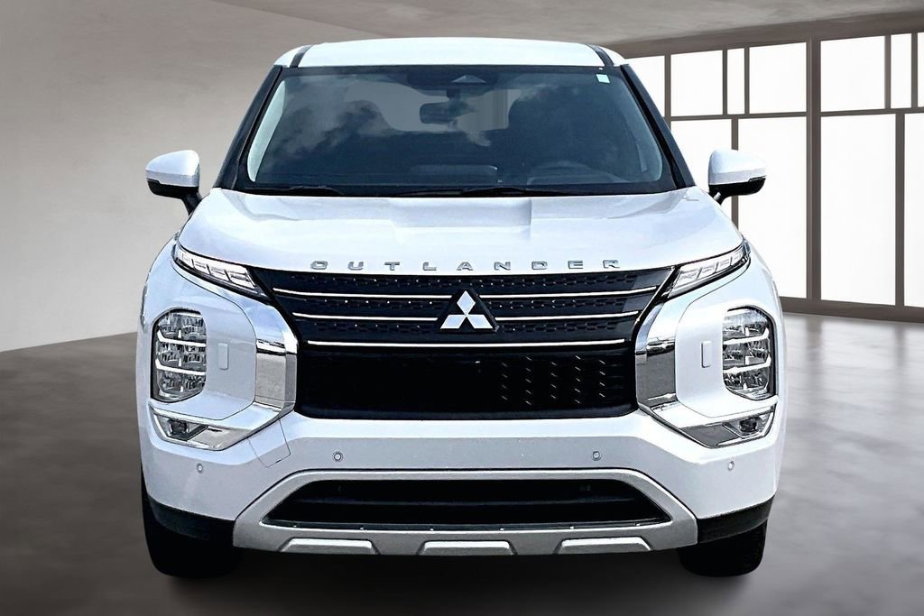 Used 2023 Mitsubishi Outlander SE image 4