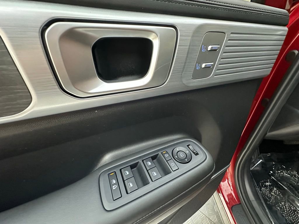 Used 2024 Hyundai Santa Fe Limited image 24