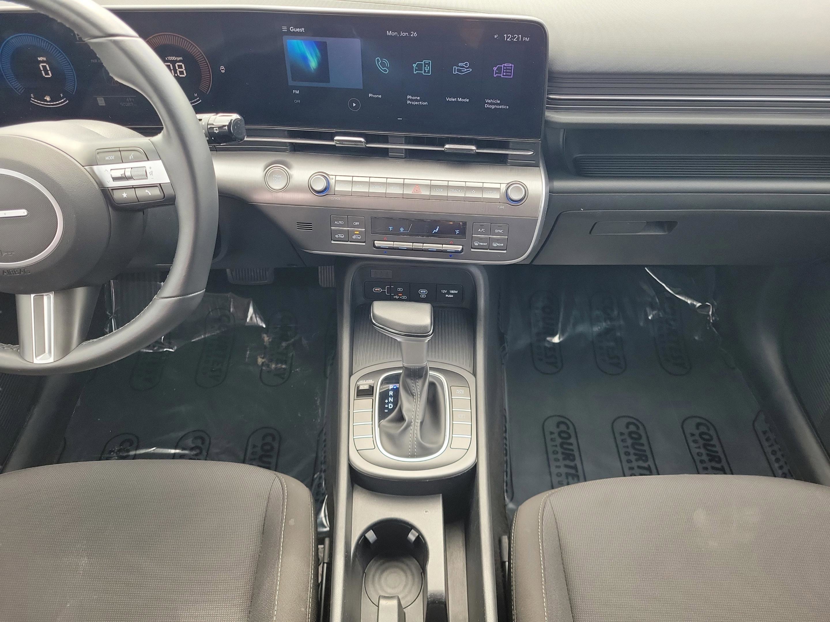 Used 2024 Hyundai Kona SEL image 11