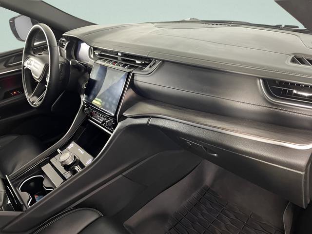 Used 2024 Jeep Grand Cherokee L Overland w/ Advanced Protech Group III image 16