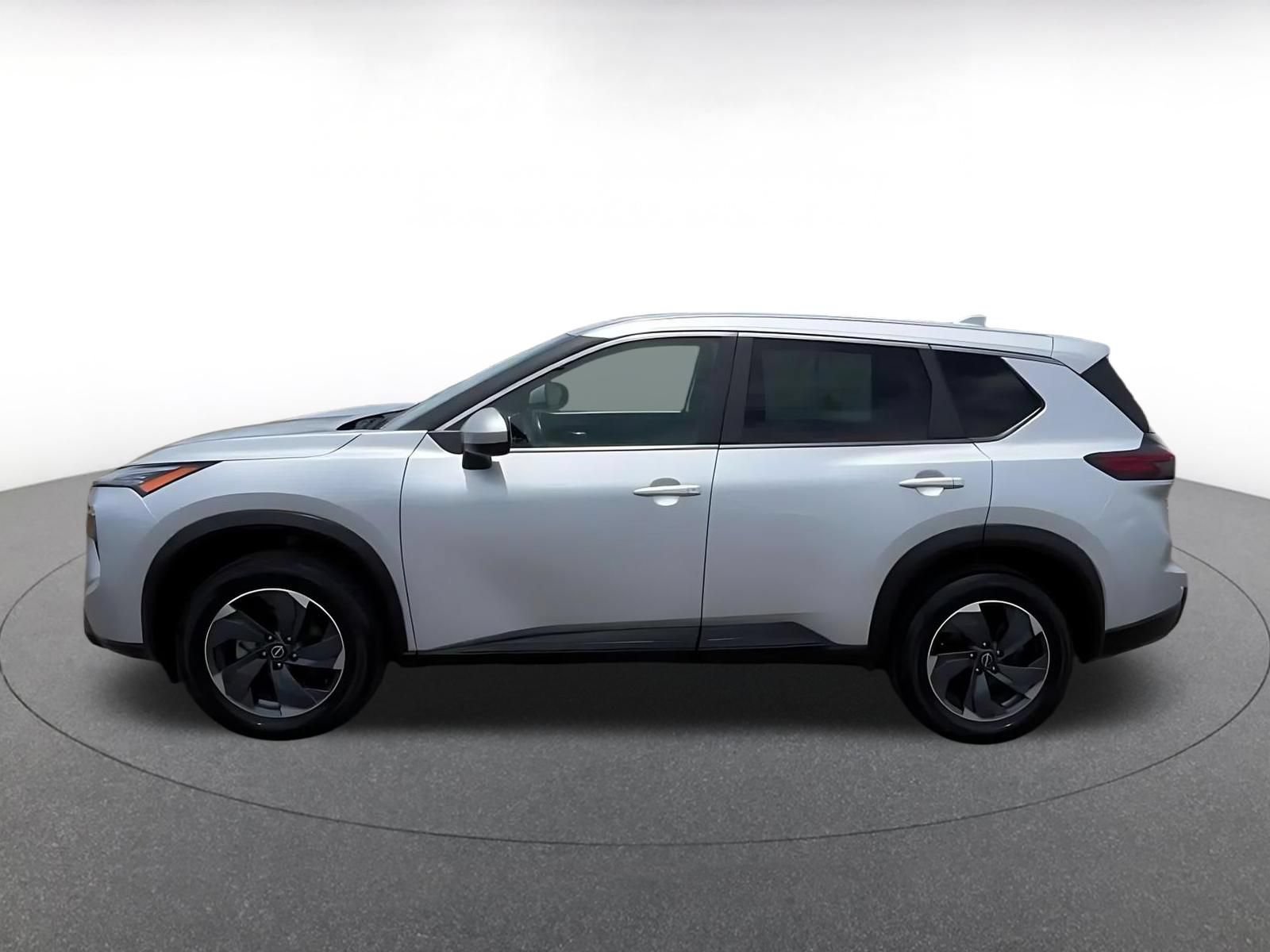 Used 2025 Nissan Rogue SV FWD image 9