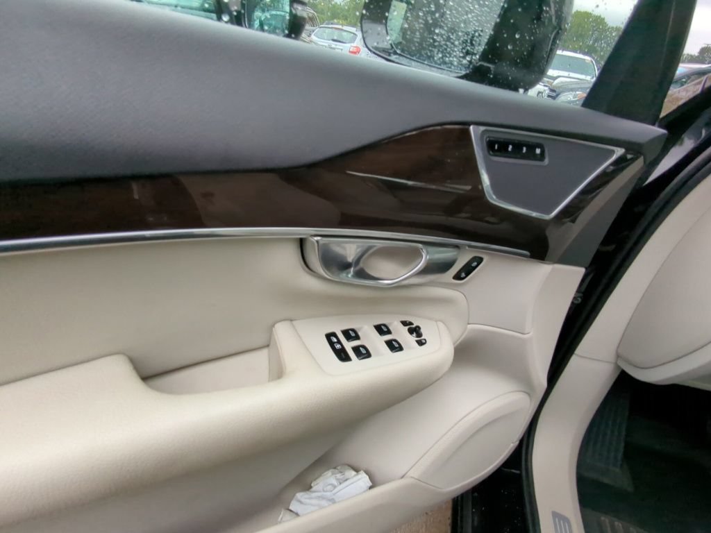 Used 2019 Volvo XC90 T6 Momentum w/ Protection Package Premier AWD/4WD image 8