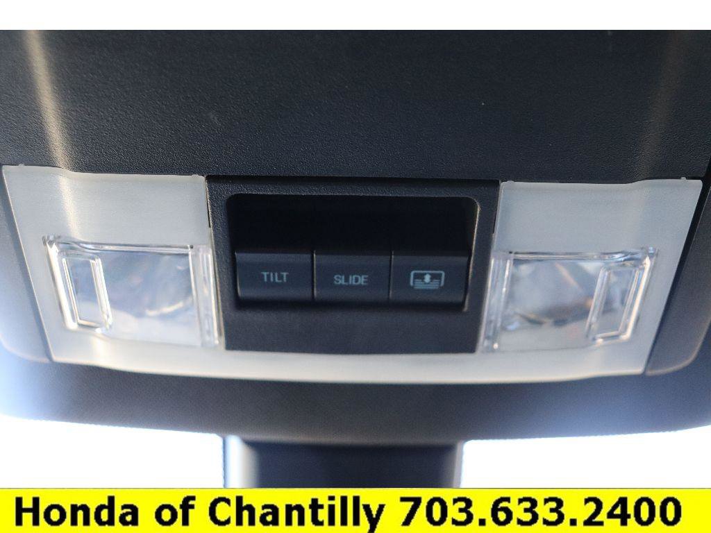 Used 2017 Ford Explorer Platinum image 18