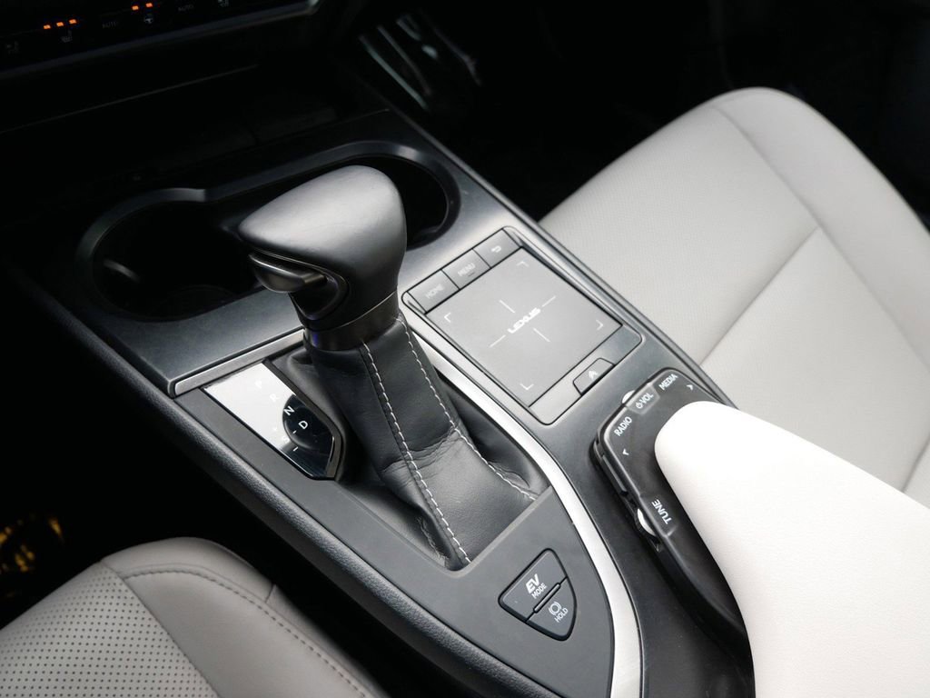 Used 2020 Lexus UX 250h w/ Premium Package image 24