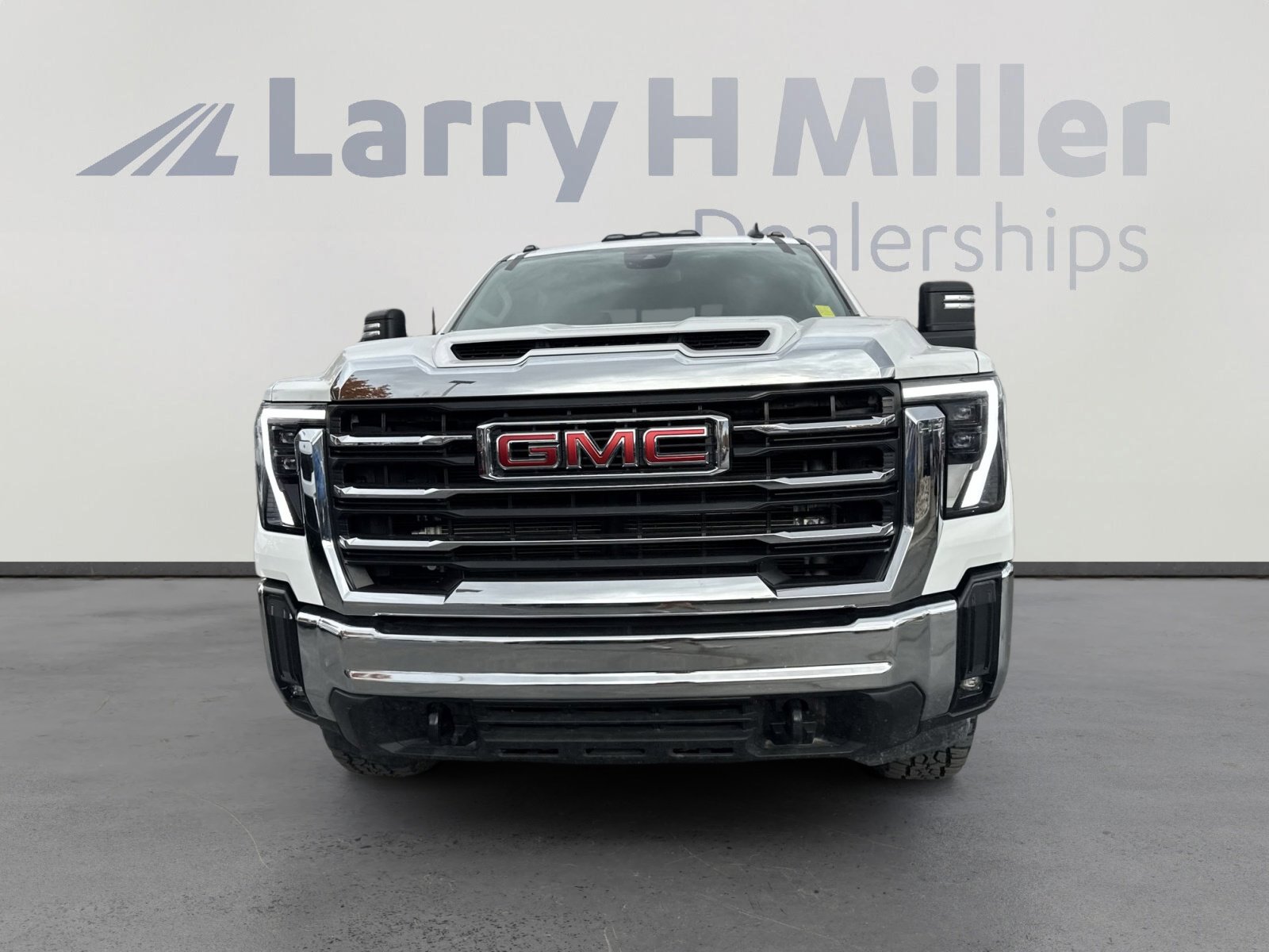 Used 2025 GMC Sierra 3500 SLE w/ SLE Value Package image 3