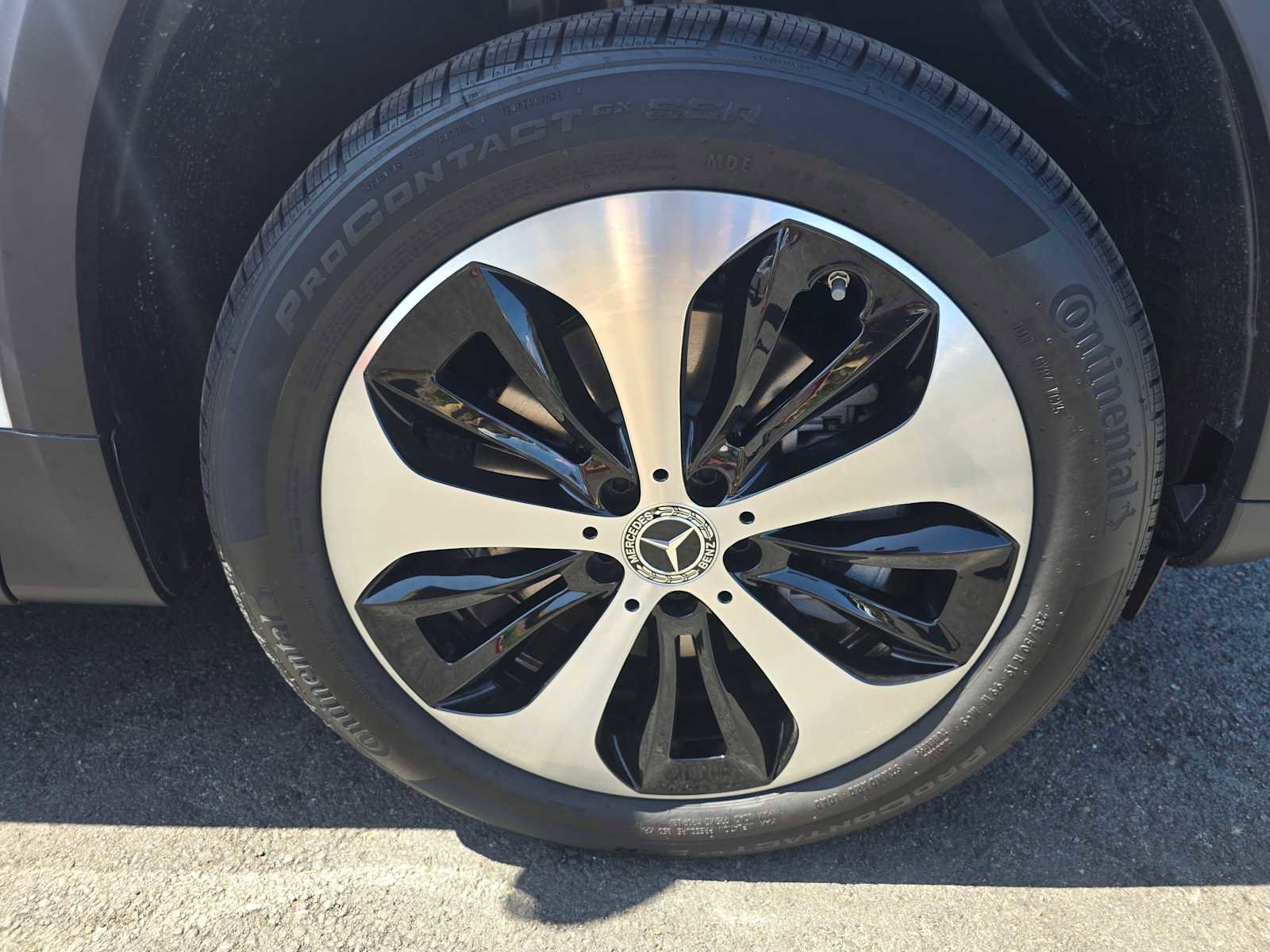 Used 2025 Mercedes-Benz GLB 250 4MATIC image 9