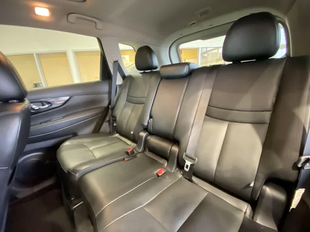 Used 2017 Nissan Rogue SL w/ SL Premium Package image 25