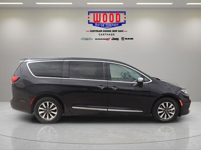 Used 2023 Chrysler Pacifica Limited FWD image 2