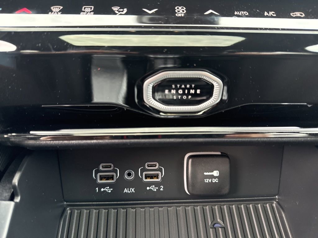 New 2026 Jeep Grand Cherokee Altitude image 15