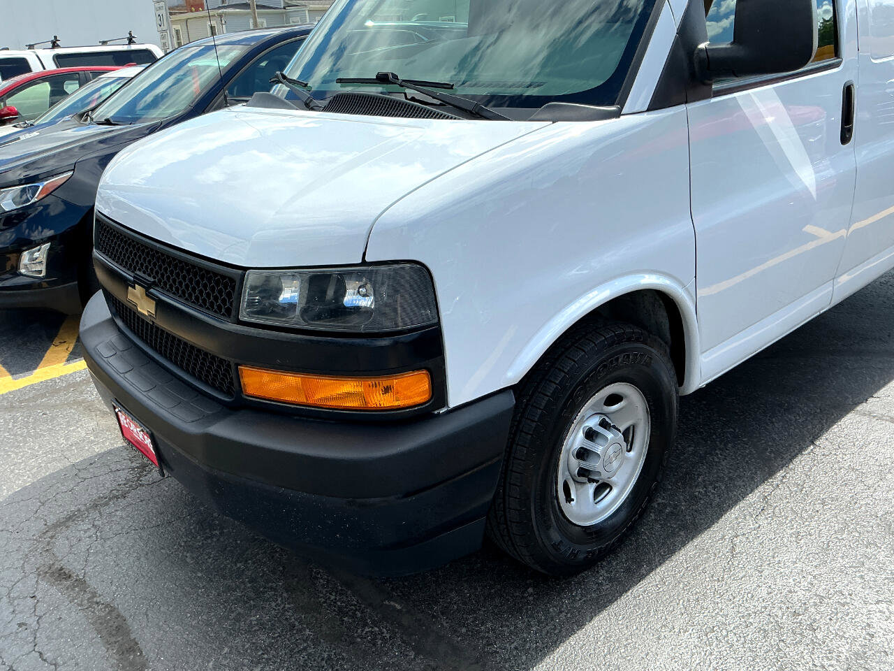 Used 2019 Chevrolet Express 3500 w/ Driver Convenience Package image 28