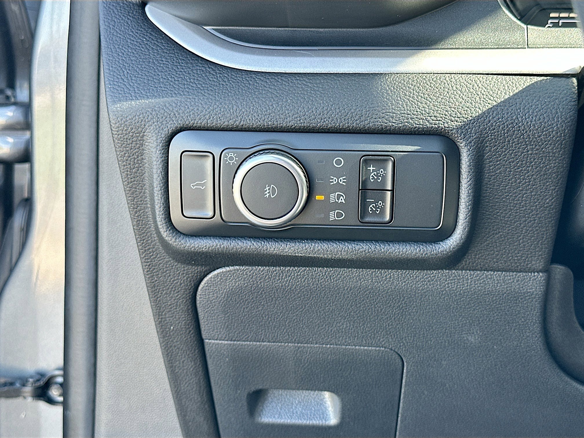 Certified 2023 Ford Explorer XLT w/ Equipment Group 202A image 10