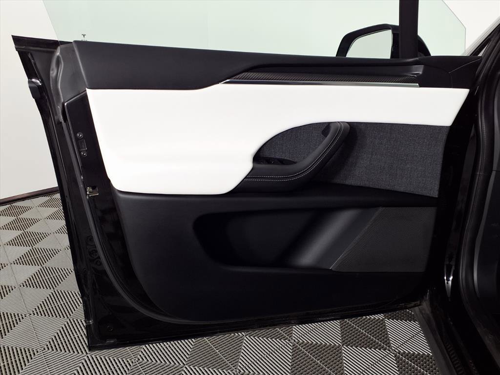 Used 2022 Tesla Model X Plaid image 17