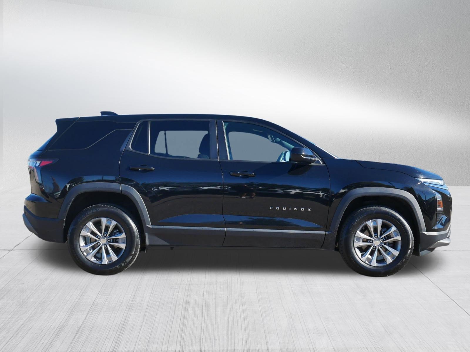 Used 2025 Chevrolet Equinox LT AWD/4WD image 8