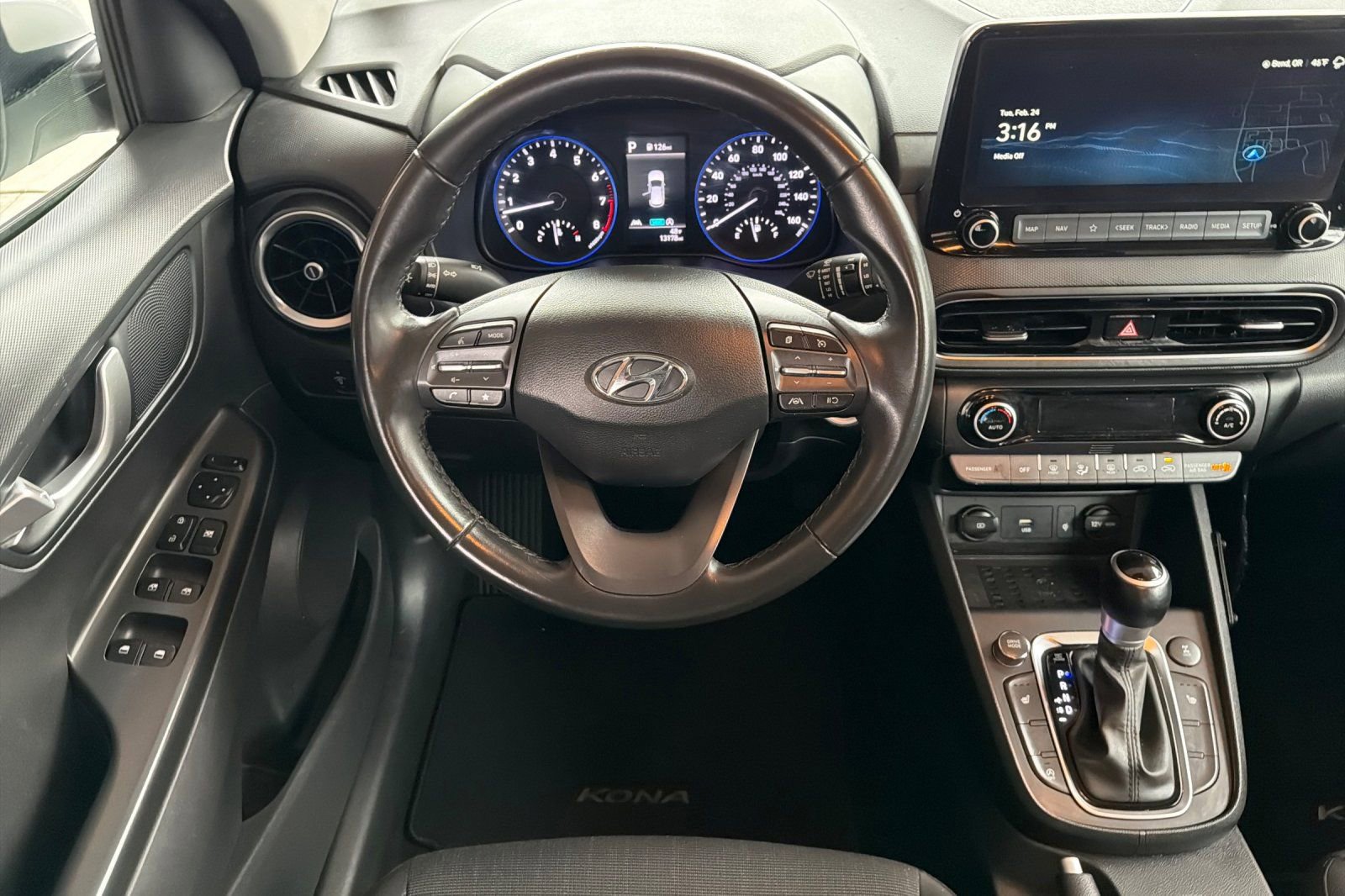 Used 2023 Hyundai Kona SEL w/ Convenience Package image 14