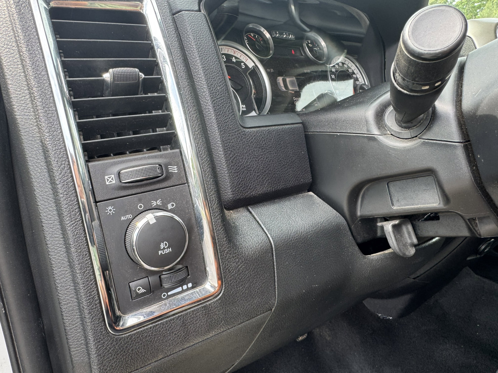 Used 2015 RAM 2500 Laramie AWD/4WD image 33