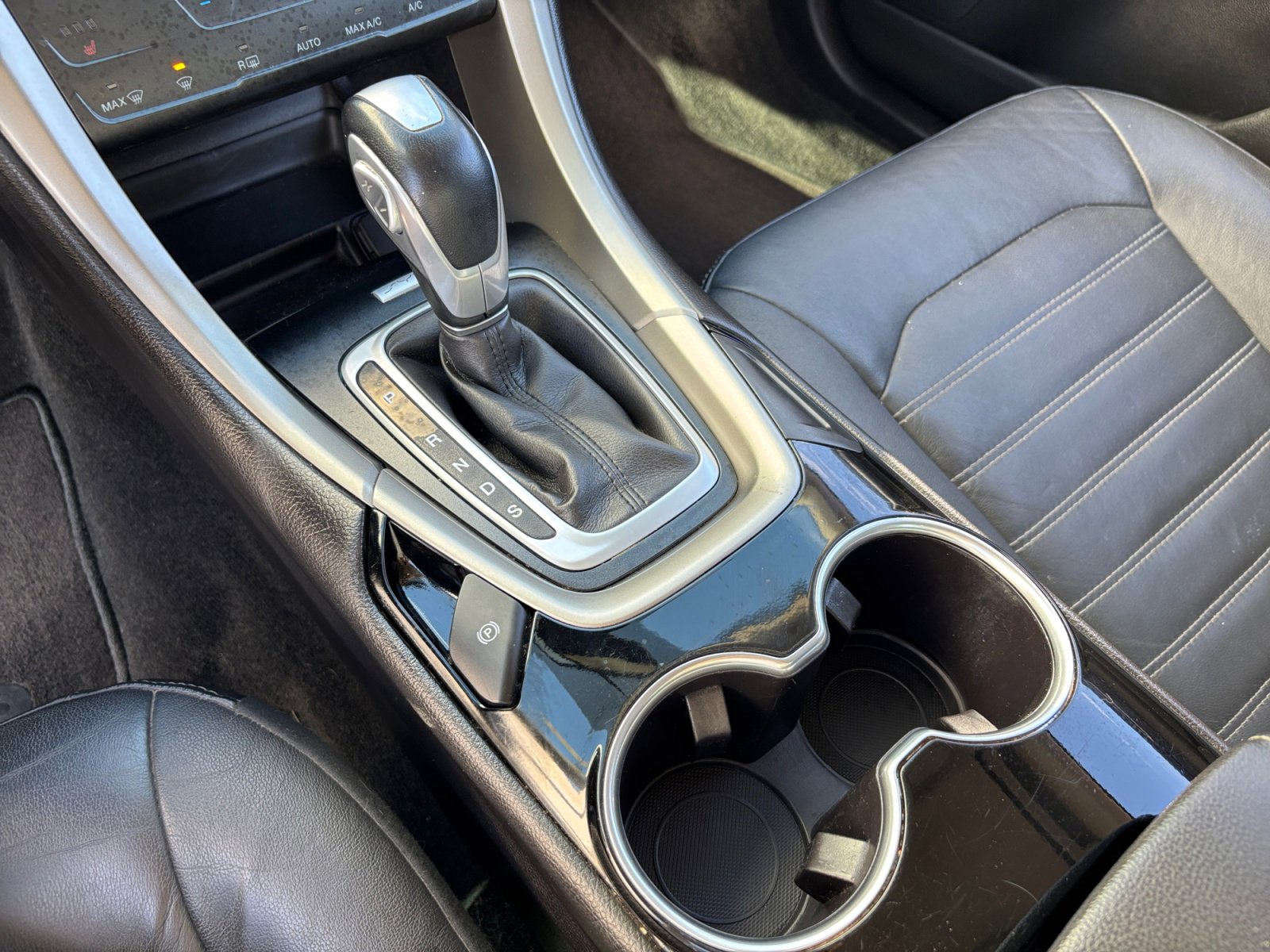 Used 2015 Ford Fusion SE w/ Equipment Group 202A image 15