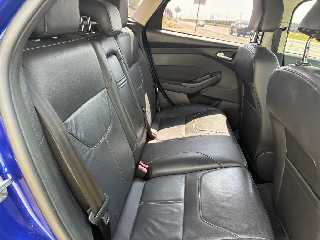 Used 2015 Ford Focus SE w/ Equipment Group 201A FWD image 16