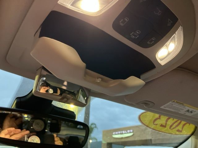 Used 2023 Chrysler Pacifica Touring-L image 14