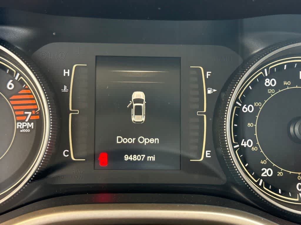 Used 2016 Jeep Cherokee Sport FWD image 11