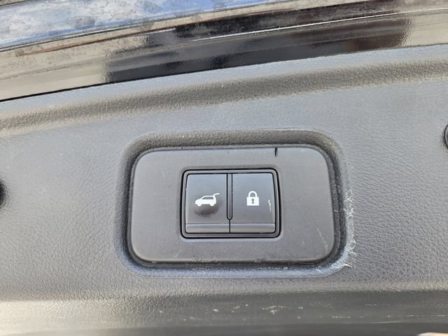 Used 2025 Nissan Pathfinder SL FWD image 11