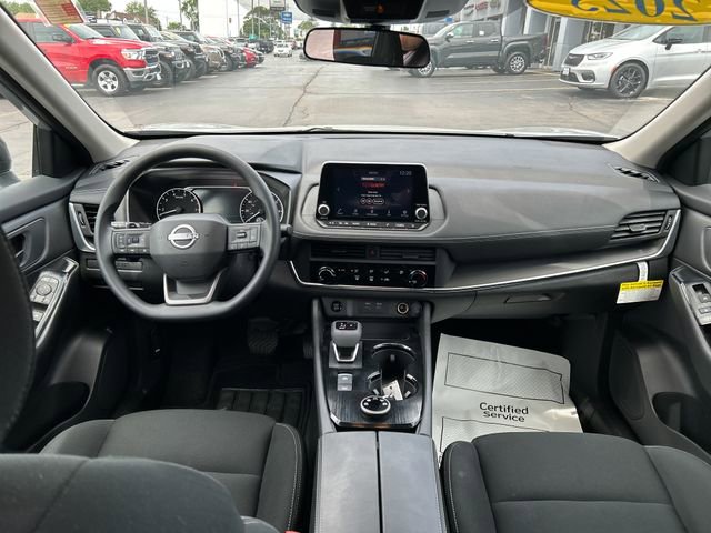 Used 2025 Nissan Rogue S AWD/4WD image 22