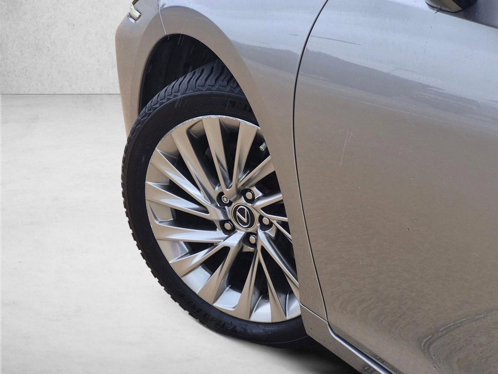 Used 2021 Lexus ES 350 Ultra Luxury w/ Accessory Package 2 FWD image 8