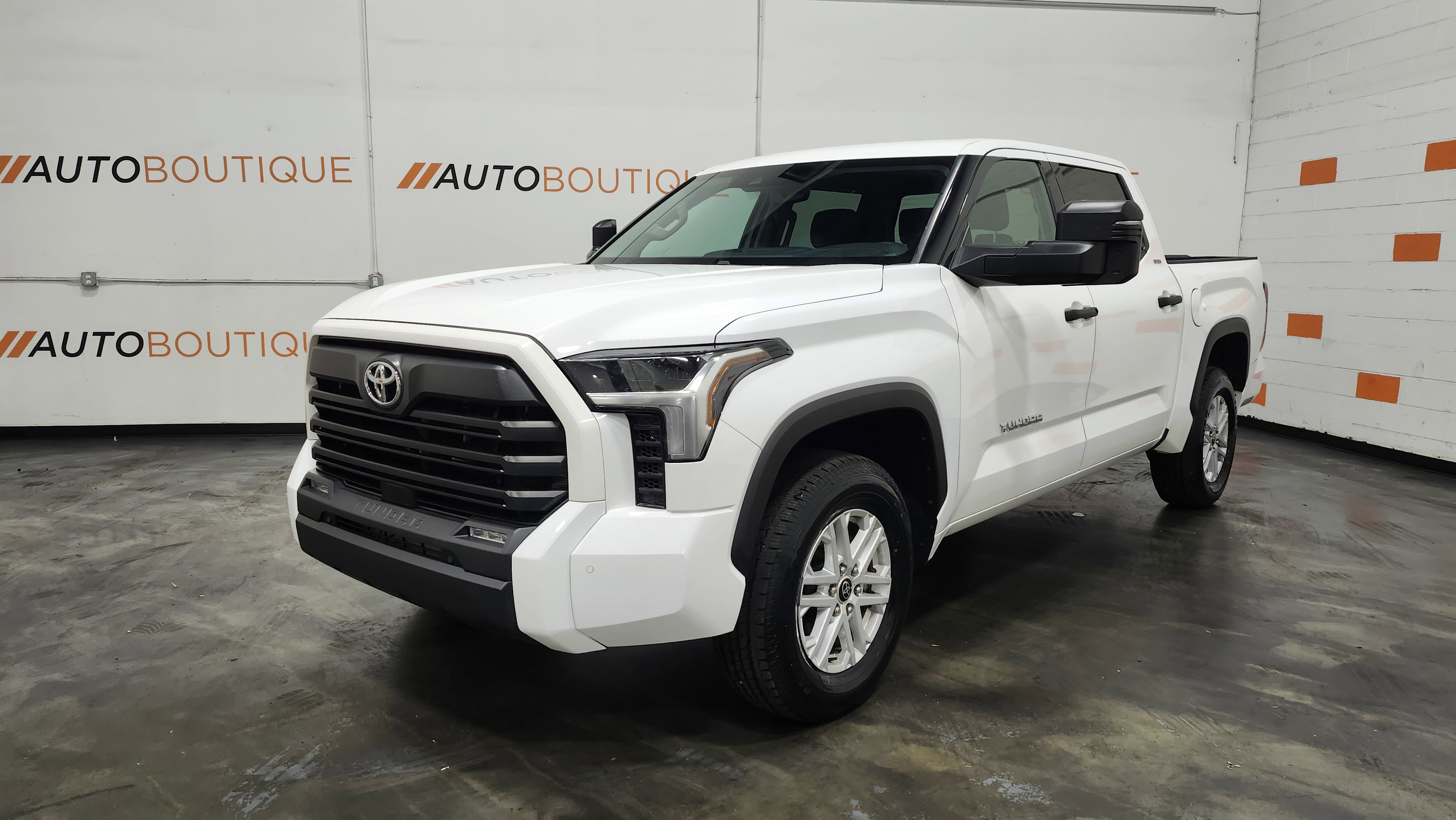 Used 2022 Toyota Tundra SR5 w/ SR5 Convenience Package image 5