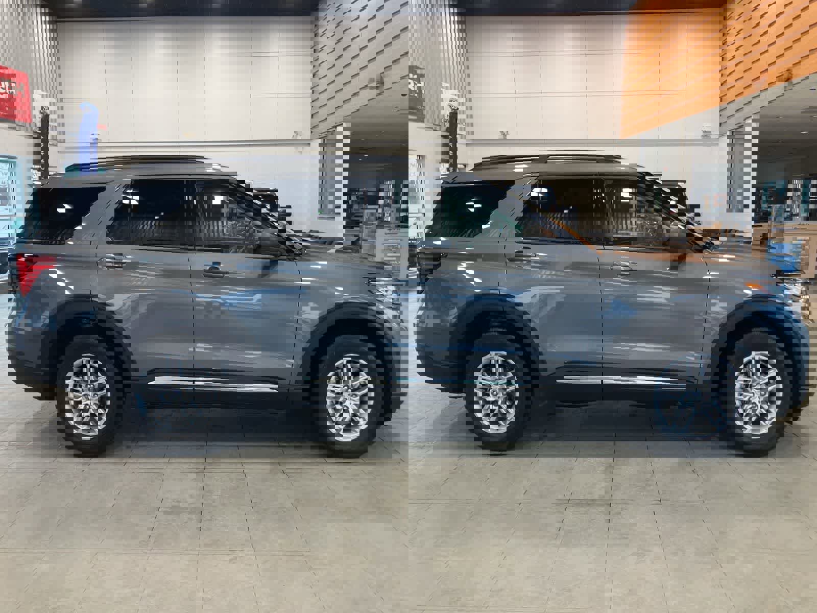 Used 2025 Ford Explorer Active image 4