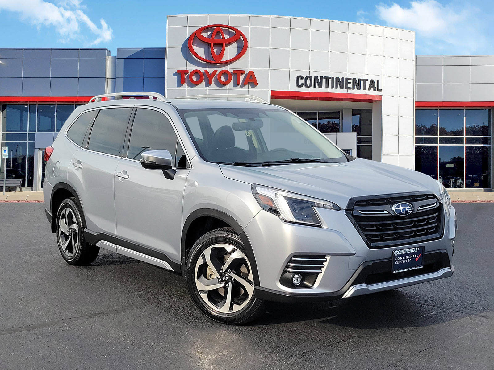 Used 2024 Subaru Forester Touring w/ POP Package 3 AWD/4WD image 2