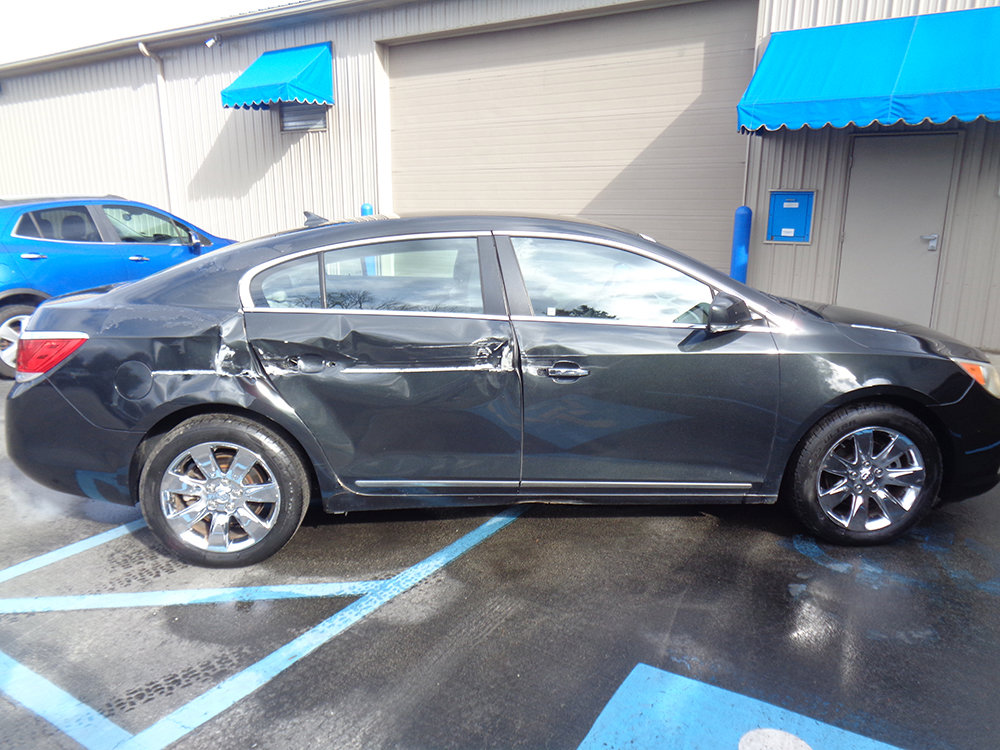Used 2010 Buick LaCrosse CXL w/ Luxury Package AWD/4WD image 2