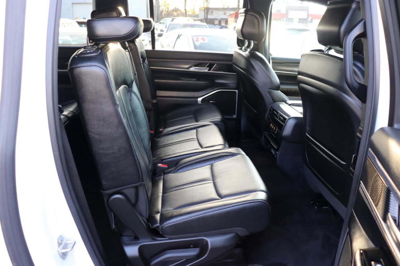 Used 2024 Jeep Wagoneer L Series II w/ Flexible Seating Group image 15