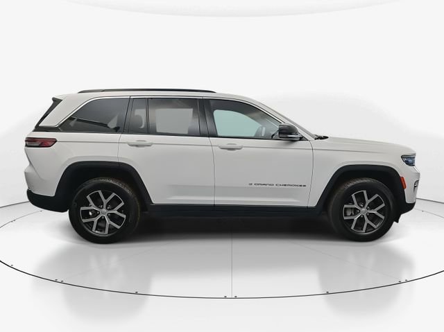 Used 2024 Jeep Grand Cherokee Limited image 11