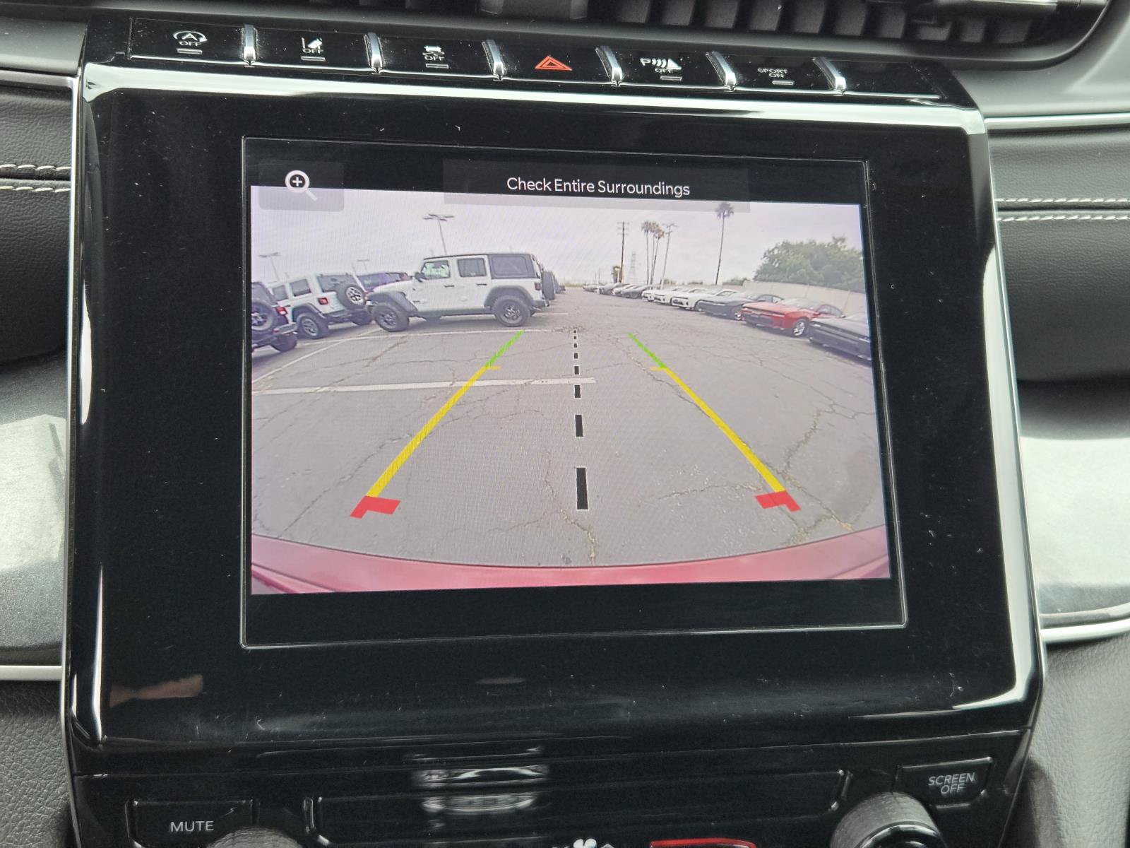 Used 2023 Jeep Grand Cherokee Laredo RWD image 8