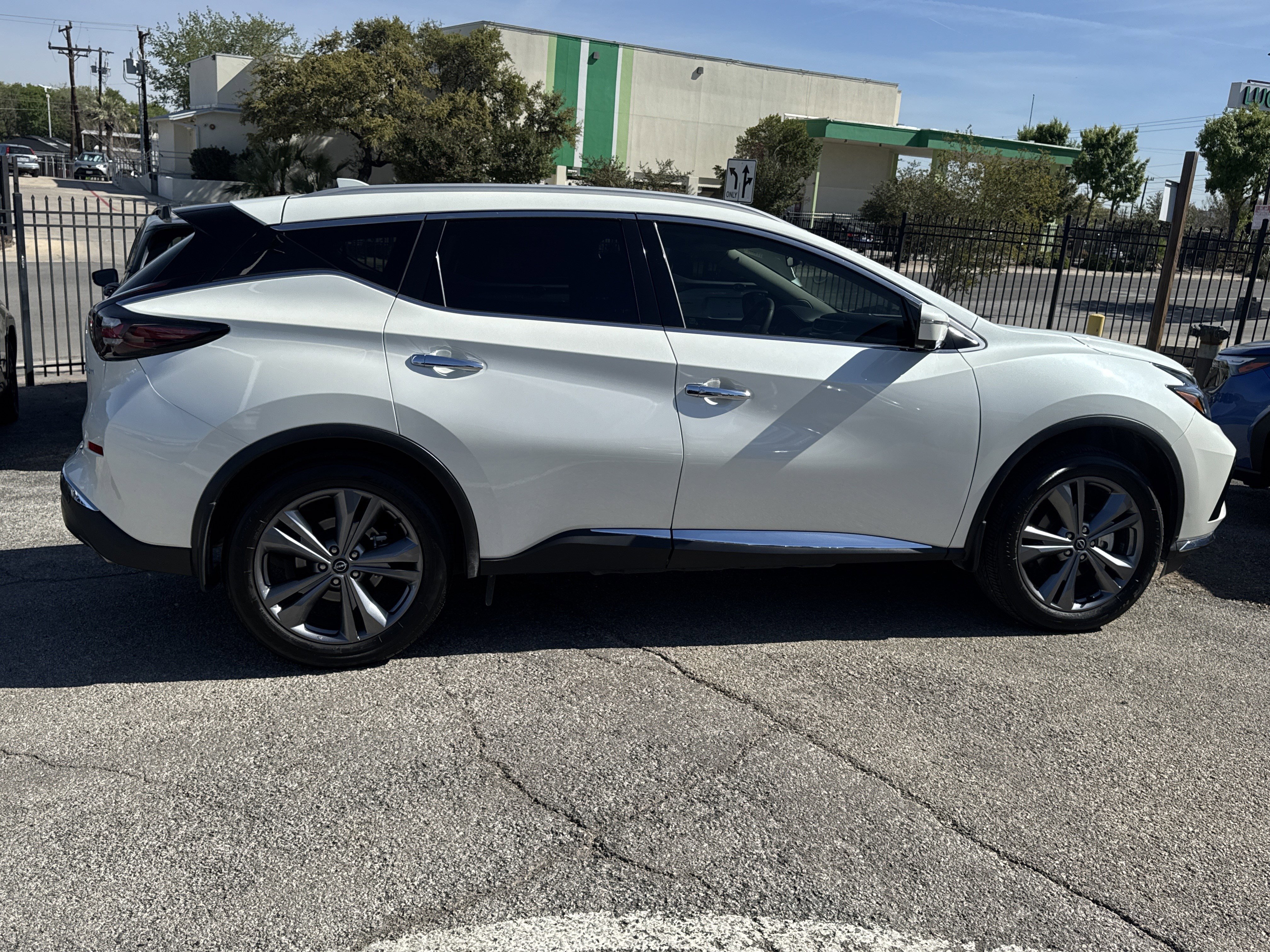 Used 2024 Nissan Murano Platinum w/ Cargo Package image 2