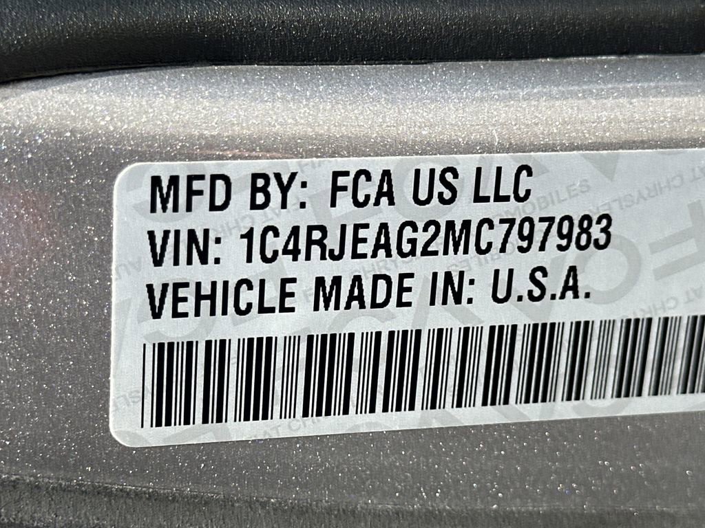 Used 2021 Jeep Grand Cherokee Laredo X image 33