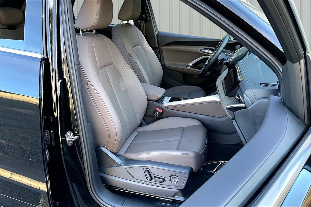 Used 2025 Audi Q5 Premium w/ Convenience Package AWD/4WD image 29