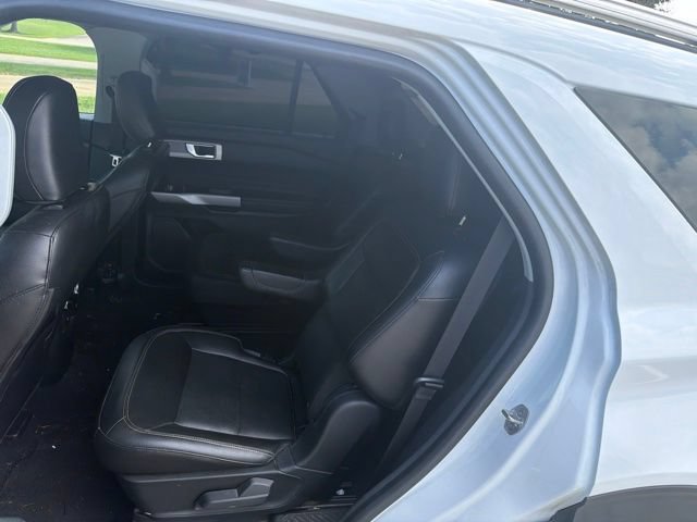 Used 2022 Ford Explorer Limited w/ Equipment Group 301A RWD image 8