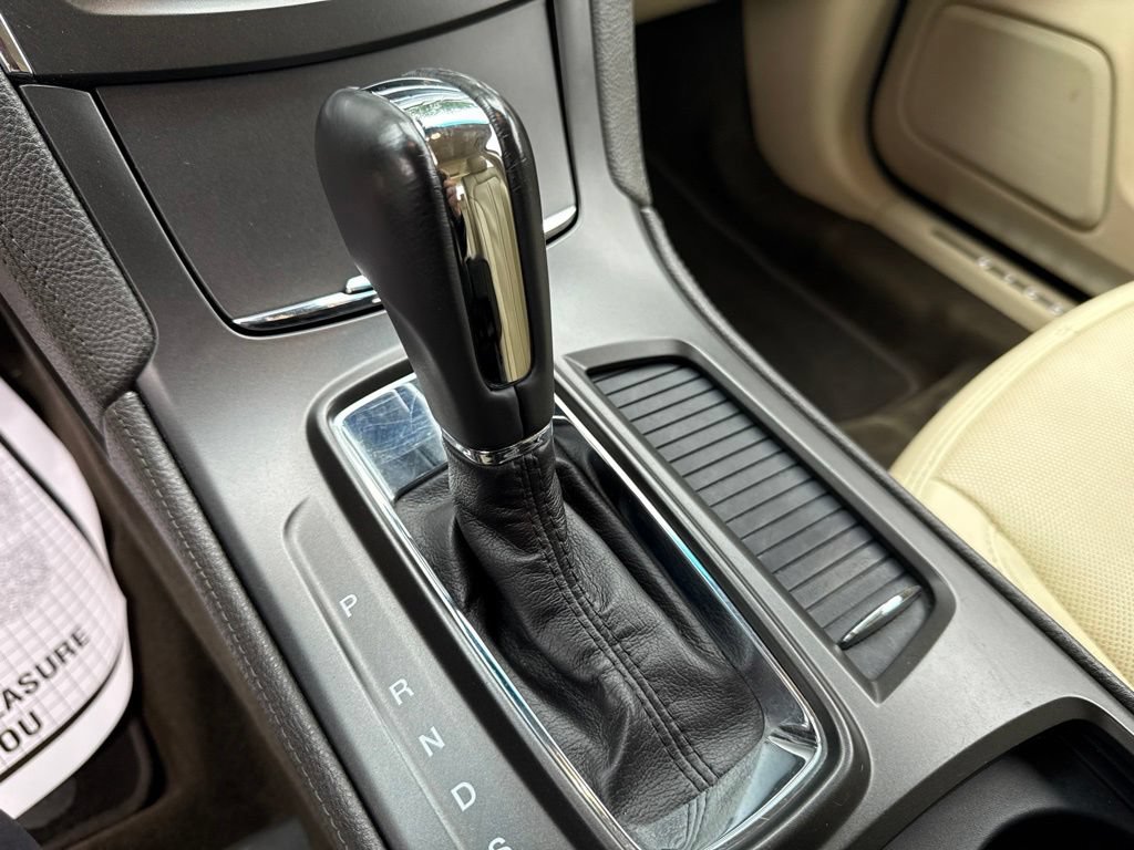 Used 2015 Lincoln MKS AWD image 33