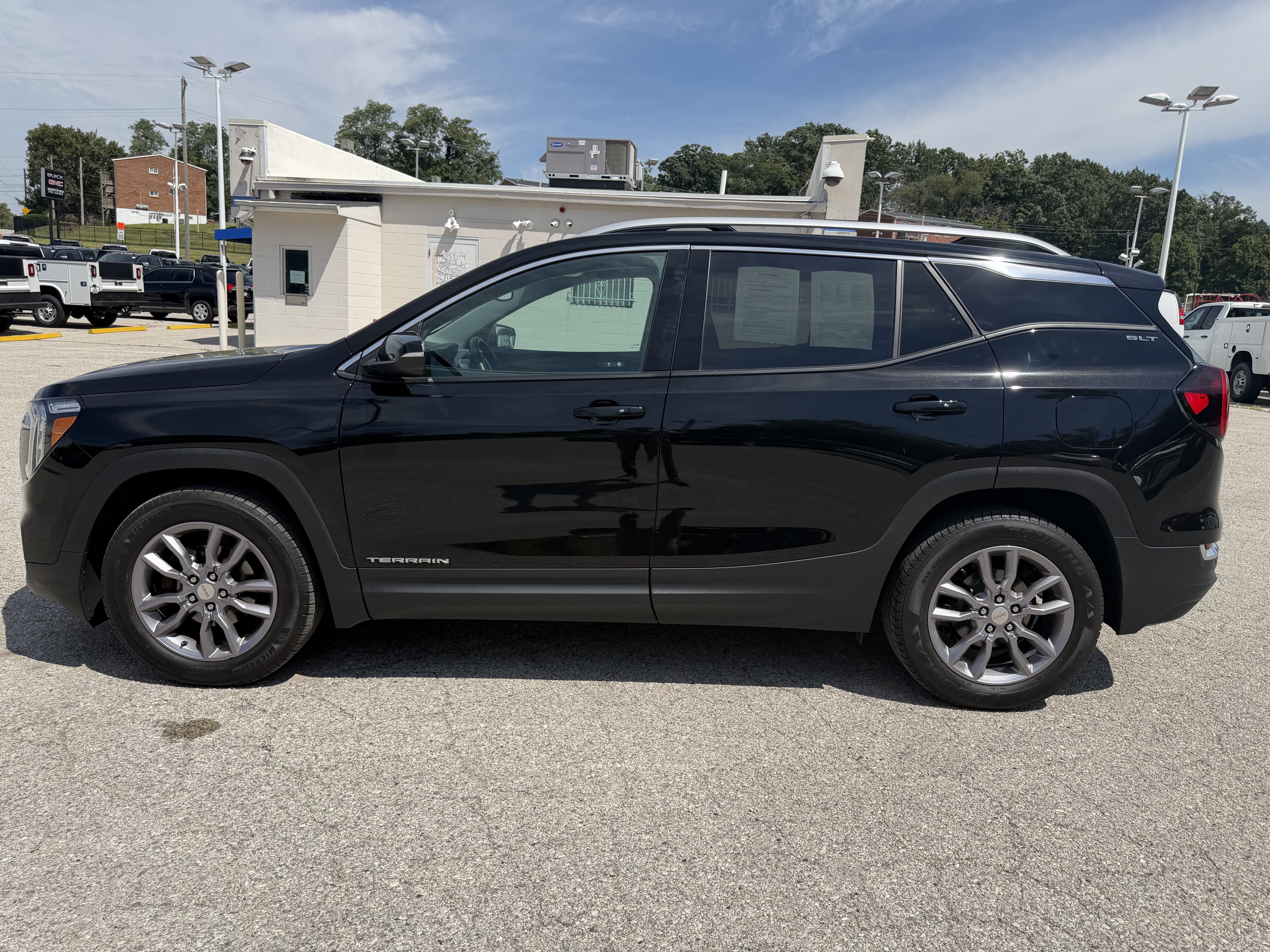 Used 2024 GMC Terrain SLT FWD image 4