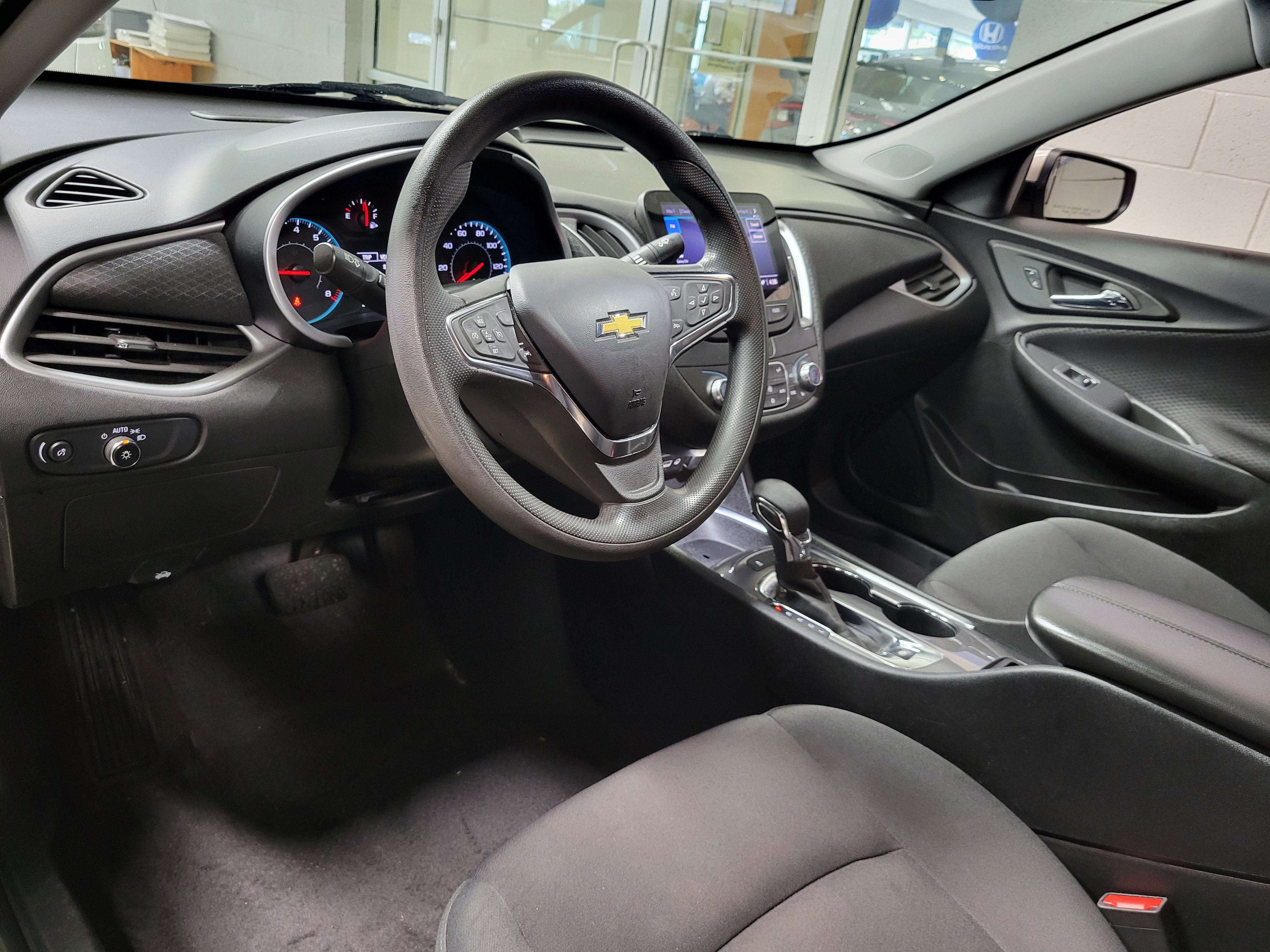Used 2023 Chevrolet Malibu LT w/ Driver Confidence Package FWD image 9