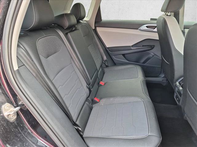Used 2025 Volkswagen Taos SE FWD image 19