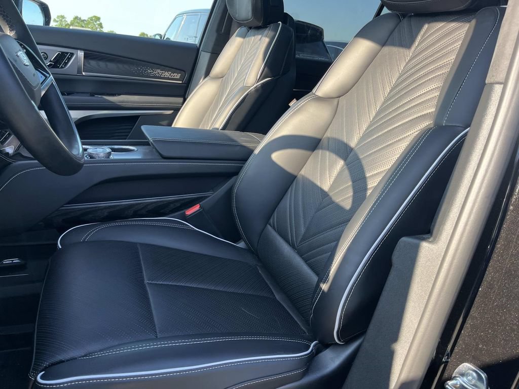 Certified 2026 Cadillac Vistiq Platinum w/ LPO, Floor Liner Package AWD/4WD image 37